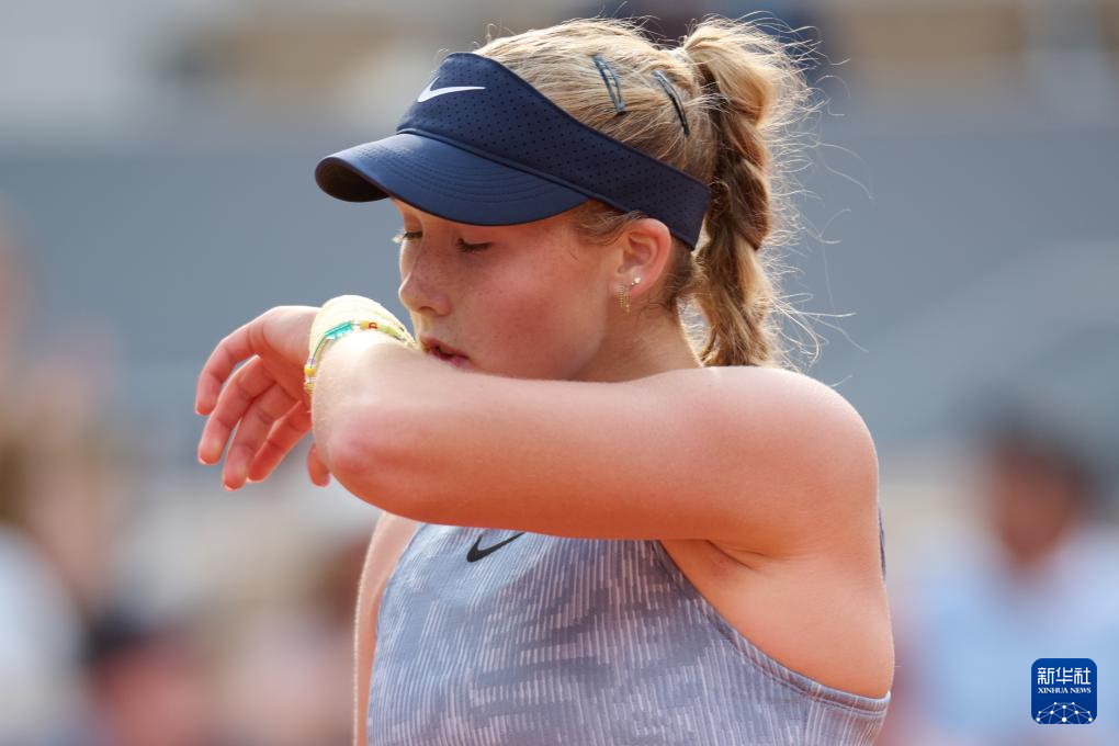 两端展现出 两端展现出